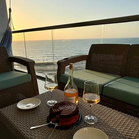 Despierta Frente Al Mar Con Playa Y Piscina En Apartamento